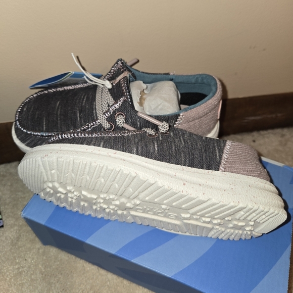 Hey Dude Gray And Lavendar Waffle Back Lightweight Comfort Kids 10 - Picture 4 of 7